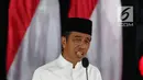 Capres nomor urut 01 Joko Widodo saat beradu gagasan selama Debat Pilpres 2019 kelima di Hotel Sultan, Jakarta, Sabtu (13/4). Debat kelima merupakan debat terakhir dalam masa kampanye dan mengambil tema Ekonomi, Kesejahteraan Sosial, Keuangan dan Investasi. (Liputan6.com/Johan Tallo)