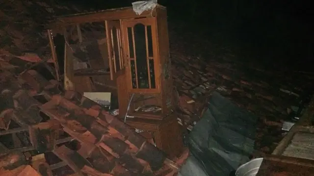 Rumah roboh diterjang angin puting beliung di Kabupaten Blora, Jawa Tengah. (Liputan6.com/BPBD Blora/Ahmad Adirin)