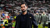 Pelatih kepala Real Madrid Alvaro Arbeloa mengamati jalannya pertandingan pada laga babak 16 besar Copa del Rey antara Albacete dan Real Madrid, di Albacete, Spanyol, Kamis, 15 Januari 2026. (AP Photo/Jose Breton)