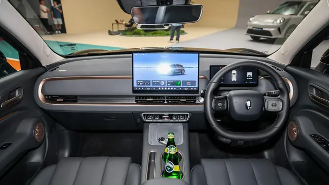 Kabin dan Dashboard Mewah GWM Ora 5 HEV