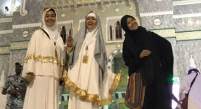 Julia Perez dan Ria Irawan bahagia, ibadah umrah telah selesai dijalankan (Foto: Instagram)