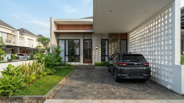 Model Carport Samping Rumah Type 45 dengan Roster dan Taman Kecil