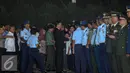 Presiden Jokowi mengucapkan bela sungkawa kepada keluarga korban jatuhnya pesawat Hercules C-130, Jakarta, Rabu (1/7/2015). Dalam pidatonya, Jokowi mengajak seluruh masyarakat Indonesia untuk mendoakan para korban. (Liputan6.com/Faizal Fanani)