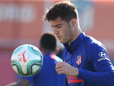 Pemain Atletico Madrid, Alvaro Morata, saat mengikuti sesi latihan di Training Complex, Majadahonda, Madrid, Senin (25/5/2020) waktu setempat. Klub-klub Liga Spanyol kembali jalani latihan jelang bergulirnya kompetisi La Liga. (AFP/Handout/Atletico Madrid)