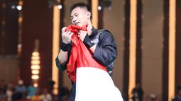 Dia menaklukkan lawannya dari Malaysia di nomor tanding putra kelas F SEA Games 2023 Kamboja. (Bola.com/Abdul Aziz)