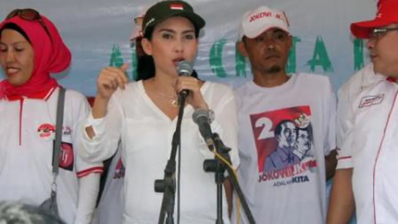 Kado Ulang Tahun Rieke Dyah Pitaloka untuk Jokowi