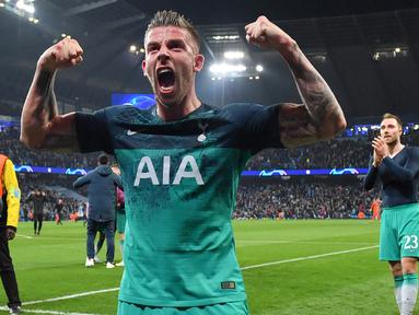 Hingar bingarnya Liga Inggris yang menjadi magnet bagi para pemain, justru ditinggalkan oleh 5 pemain berikut. Berbagai alasan menjadi landasan mereka untuk meninggalkan klub yang telah dibelanya lebih dari dua musim ini. Siapa saja sih 5 pemain tersebut? (AFP/Anthony Devlin)