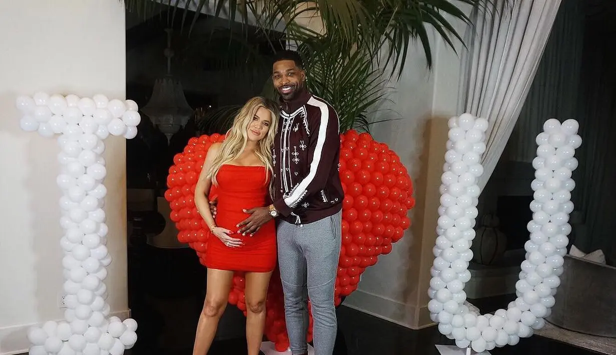 Dilansir dari Cosmopolitan, kini keluarga Kardashian tengah berada di situasi yang sulit. (instagram/khloekardashian)