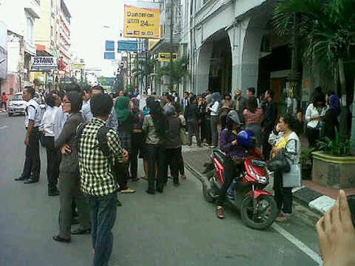 Kepanikan akibat gempa 8,5 SR