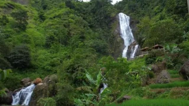 Curug Cibadak. (Youtube Adrasa ID)