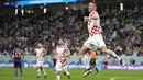<p>Pemain Kroasia,&nbsp;Ivan Perisic merayakan gol penyeimbang 1-1 ke gawan Jepang saat laga 16 besar Piala Dunia 2022 yang berlangsung di Al Janoub Stadium, Senin (05/12/2022). (AP/Thanassis Stavrakis)</p>