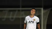 Ekspresi pemain Persik Kediri, Arthur Daniel Irawan, saat pertandingan pekan keempat BRI Liga 1 2023/2024 melawan Dewa United yang berlangsung di Stadion Indomilk Arena, Tangerang, Jumat (21/7/2023). (Bola.com/Ikhwan Yanuar)