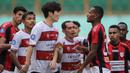 Persipura berhasil memaksakan hasil imbang 2-2 melawan Madura United dalam laga pekan ke-6 BRI Liga 1 2021/2022 di Stadion Wibawa Mukti, Cikarang, Minggu (3/10/2021). Hasil ini belum mampu mengangkat Tim Mutiara Hitam dari peringkat dua terbawah klasemen sementara. (Bola.com/Bagaskara Lazuardi)