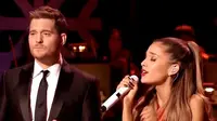 Vokal yang mempesona antara Michael Buble dan Ariana Grande dalam sebuah acara menyambut Natal membuat penonton histeris.