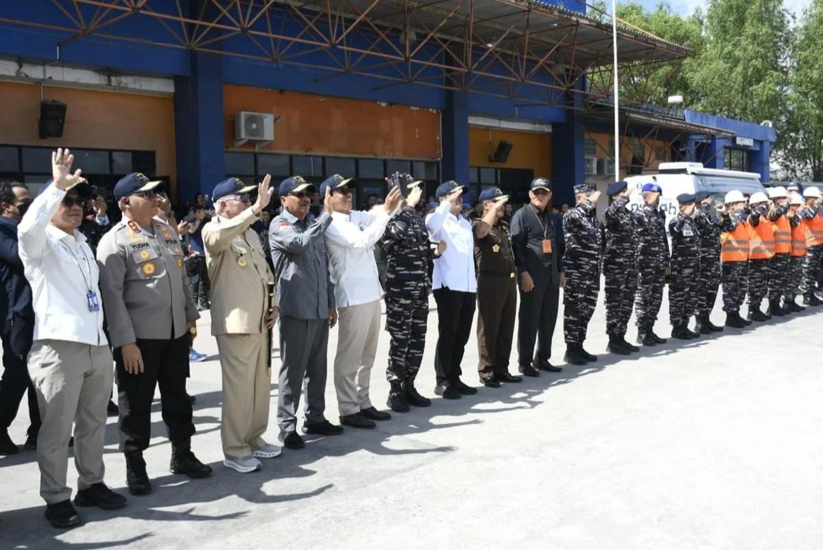 FOTO: TNI AL Dukung Distribusi Rupiah ke Pulau Terpencil Kalimantan Selatan