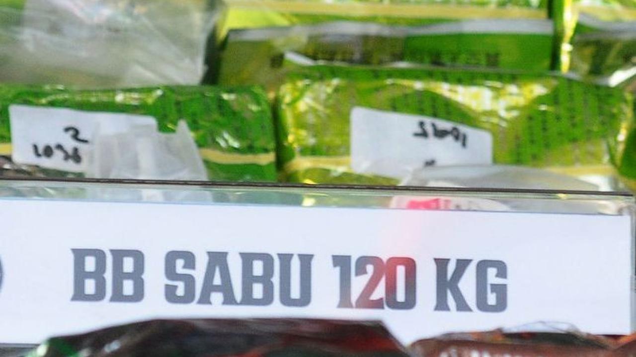 Menurut Wahyu, sejak 2020 sampai dengan 2023 terdapat 408 laporan polisi dengan 884 tersangka yang sudah ditangkap, yang keseluruhannya pun terkait dengan Fredy Pratama.<br>