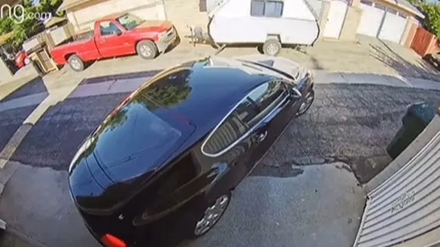 Nino Kuya pakai mobil mewah (Instagram/king_uyakuya)