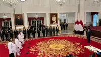 Presiden Prabowo melantik Gubernur-Wakil Gubenur Provinsi Papua Pegunungan dan Kepulauan Bangka Belitung di Istana Negara, Jakarta, Kamis (17/4/2025). (Liputan6.com/ Nanda Perdana Putra)