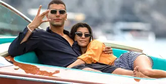 Hubungan Kourtney Kardashian dan Younes Bendjima berakhir usai keduanya kembali dari liburan romantis di Italia. (E! News)