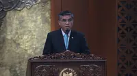 Menteri Ketenagakerjaan Yassierli mengumumkan pengesahan Undang-Undang (UU) Pelindungan Ketenagakerjaan. (Dok Kemnaker)