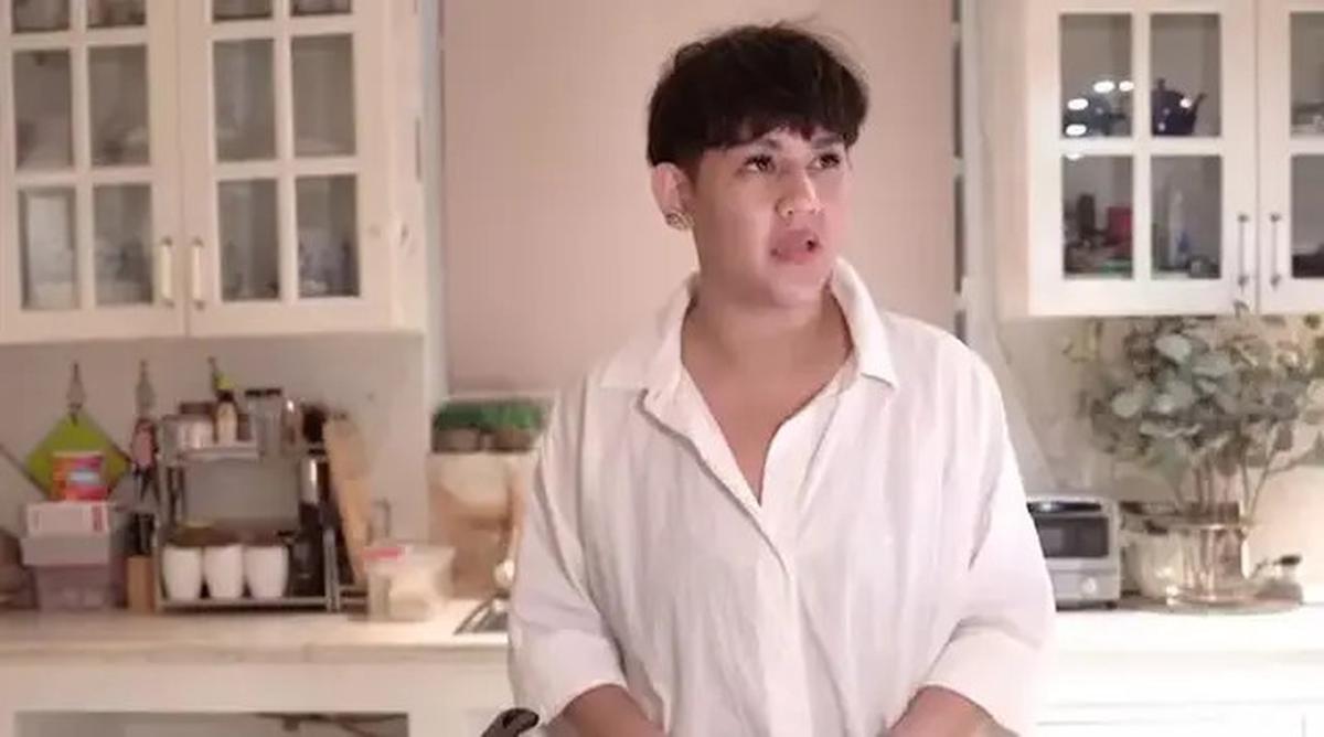 11 Potret Dapur Sissy Priscillia, Model Interior Serba Putih yang Menyatu dengan Ruang Keluarga
