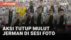 Timnas Jerman menutup mulut mereka saat sesi foto tim jelang pertandingan Piala Dunia 2022 melawan Jepang. Aksi ini sebagai bentuk protes menyusul larangan FIFA menggunakan ban kapten bertuliskan one love.