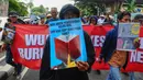 Pengunjuk rasa mendesak pemerintah untuk serius dalam melakukan upaya penyelesaian kasus pelanggaran HAM di Indonesia. (merdeka.com/Arie Basuki)