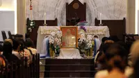 Jemaat umat Katolik di Kota Medan, Sumatera Utara (Sumut), mengikuti misa requiem di Gereja Katedral Medan, Jalan Pemuda, pada Jumat, 25 April 2025, untuk mendoakan kepergian Paus Fransiskus (Reza Efendi/Liputan6.com)