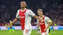 Sebastien Haller. Striker yang kini menjadi andalan Ajax ini sebelumnya bermain untuk West Ham United mulai 2019/2020 hingga tengah musim 2020/2021. Tampil tak sesuai ekspektasi bersama The Hammers, ia lalu pindah ke Ajax hingga kini dan telah mencetak 27 gol dari 39 laga. (AFP/Francois Walschaerts)