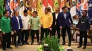 Para tokoh dari delapan partai politik akan berfoto bersama saat silaturahmi awal tahun di Hotel Dharmawangsa, Jakarta, Minggu (8/1/2023). Delapan pimpinan partai politik bertemu untuk membahas sistem proporsional tertutup dalam pelaksanaan Pemilu 2024 yang diwacanakan oleh Ketua Komisi Pemilihan Umum (KPU). (Liputan6.com/Herman Zakharia)
