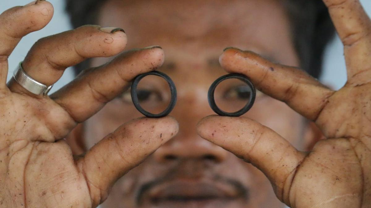 Kisah Pergulatan Ekonomi Baru Suku Anak Dalam Jambi