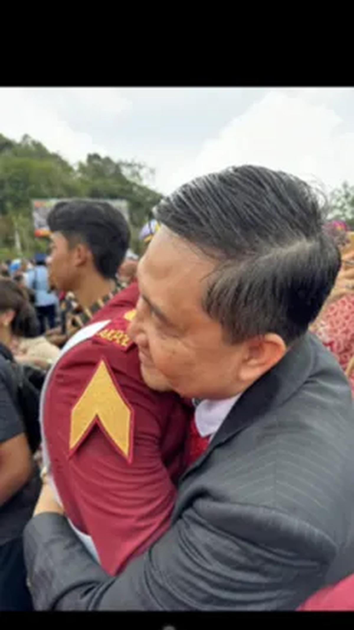 Siapa sangka, sosok sang ayah dari Taruna tersebut bukanlah orang sembarangan. <br>