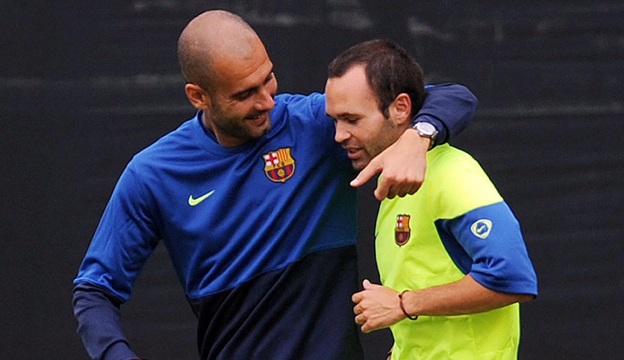 Di bawah Guardiola, Iniesta menemukan ritme dan potensinya yang sebenarnya. Menghabiskan 16 musim di Barcelona, ​​​​menjadikan dirinya sebagai pemain besar dalam sejarah klub. Iniesta dinobatkan sebagai gelandang terbaik di La Liga selama tiga musim di bawah asuhannya. (AFP/Gabriel Bouys)
