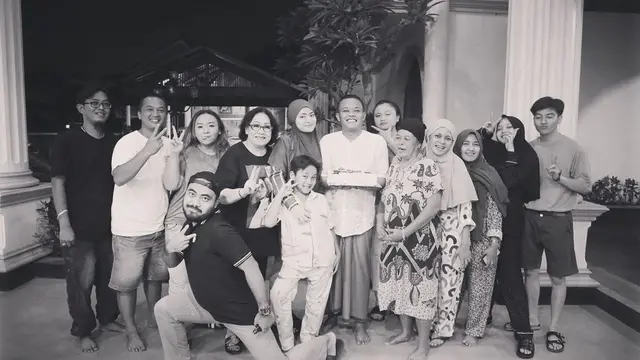 Sudah Direstui, Ini 6 Potret Kedekatan Jeffry Reksa dan Keluarga Putri Delina