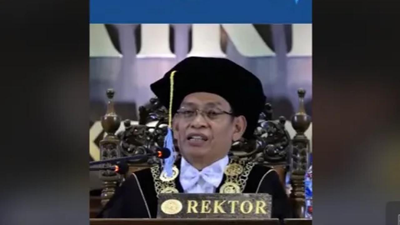 "Oke sepertinya Anda layak dapat beasiswa dari alumni nanti untuk S2 ya silakan. Dari Alumni nanti akan berikan beasiswa Anda untuk melanjutkan ke jenjang S2," ujar Rektor menawarkan 'golden ticket' ke wisudawan. <br>
