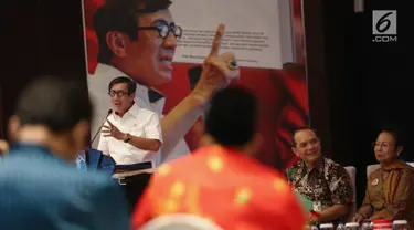 Menteri Hukum dan Hak Asasi Manusia (Menkumham) Yasonna Hamonangan Laoly saat memberikan arahan pada Forum Advokat Pengawal Pancasila (FAPP) di Gedung Kemenkumham, Jakarta, Jumat (21/7). (Liputan6.com/Faizal Fanani)