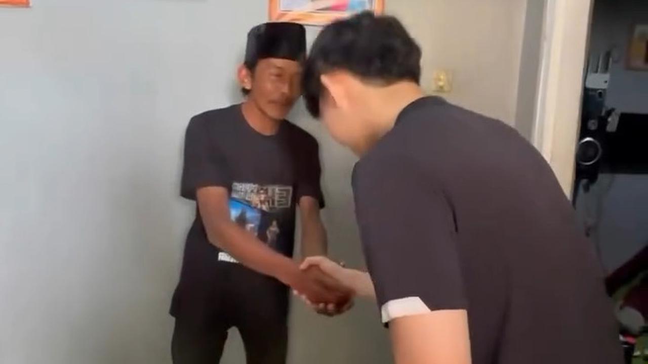 Willie Salim Berikan Uang Rp 100 Juta ke Penjual Es Teh yang Viral