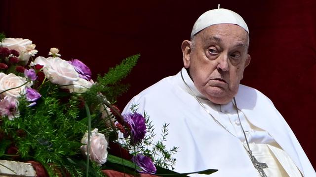 Dari Balkon Basilika Santo Petrus, Paus Fransiskus Sampaikan Pesan Paskah