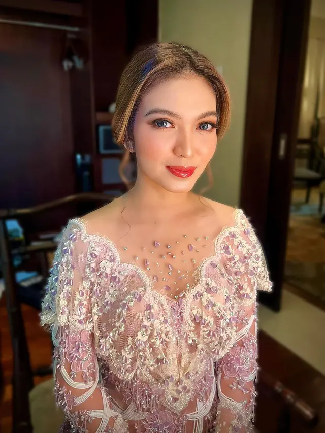 Adu Gaya Glamor Selvi Ananda dan Erina Gudono dalam Balutan Gaun Semi Transparan