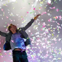 Penampilan vokalis Coldplay, Chris Martin dalam acara Rock in Rio festival musik di Rio de Janeiro, Brasil pada tanggal 2 Oktober 2011. (Felipe Dana/AP/dapd)