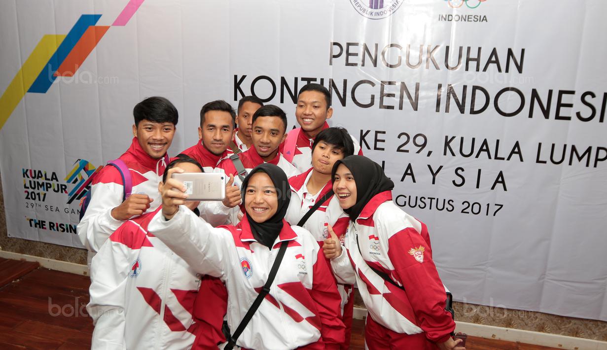 Atlet dan Official Hoki Indonesia hadir pada acara pengukuhan Kontingen Indonesia untuk SEA Games 2017 di Malaysia 19-30 Agustus 2017 di Wisma Kemenpora, Jakarta, (2/8/2017). (Bola.com/Nicklas Hanoatubun)