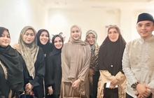 4 Potret Aura Kasih Tampil Anggun Berhijab di Acara Kajian, Panen Komentar Positif