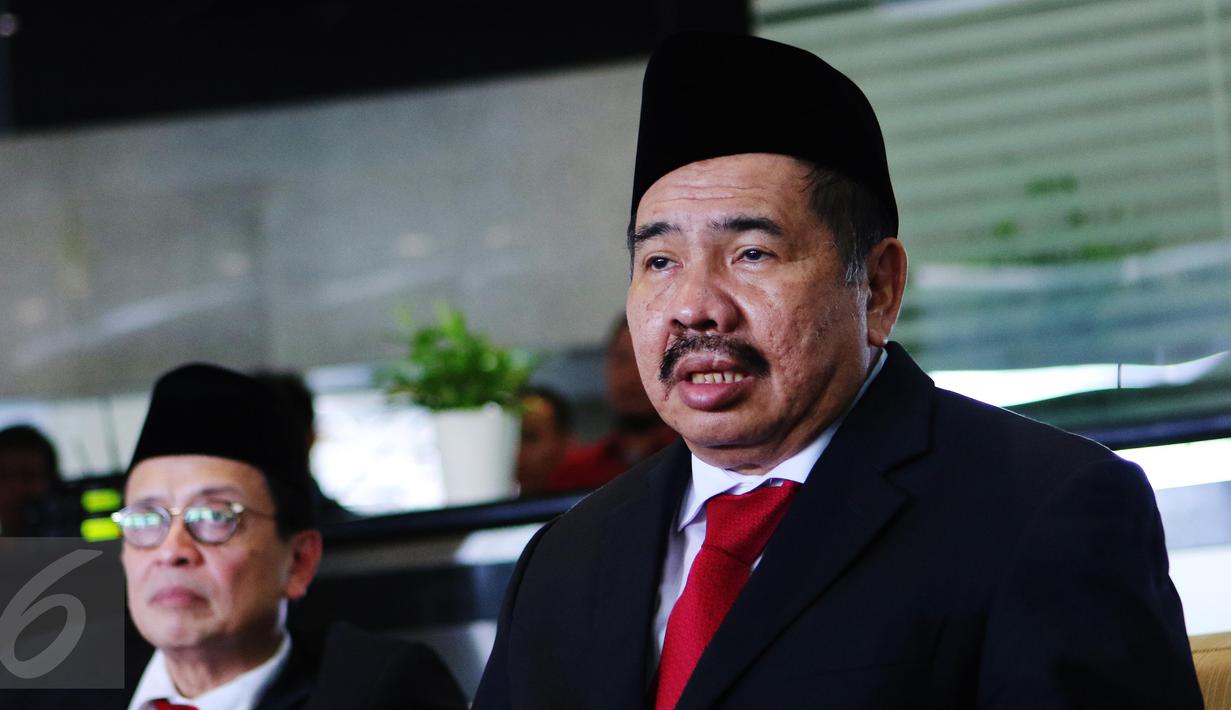 Ketua PPATK Kiagus Ahmad Badaruddin dan Wakil Ketua, Dian Ediana Rae (kiri) memberi keterangan usai sertijab di Gedung PPATK, Jakarta, Rabu (26/10). Dalam keteranganya Kiagus menjelaskan akan memperhatikan penanganan TPPU. (Liputan6.com/Angga Yuniar)