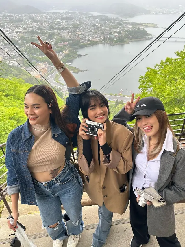 Fuji Liburan ke Jepang (Foto: instagram fuji_an)