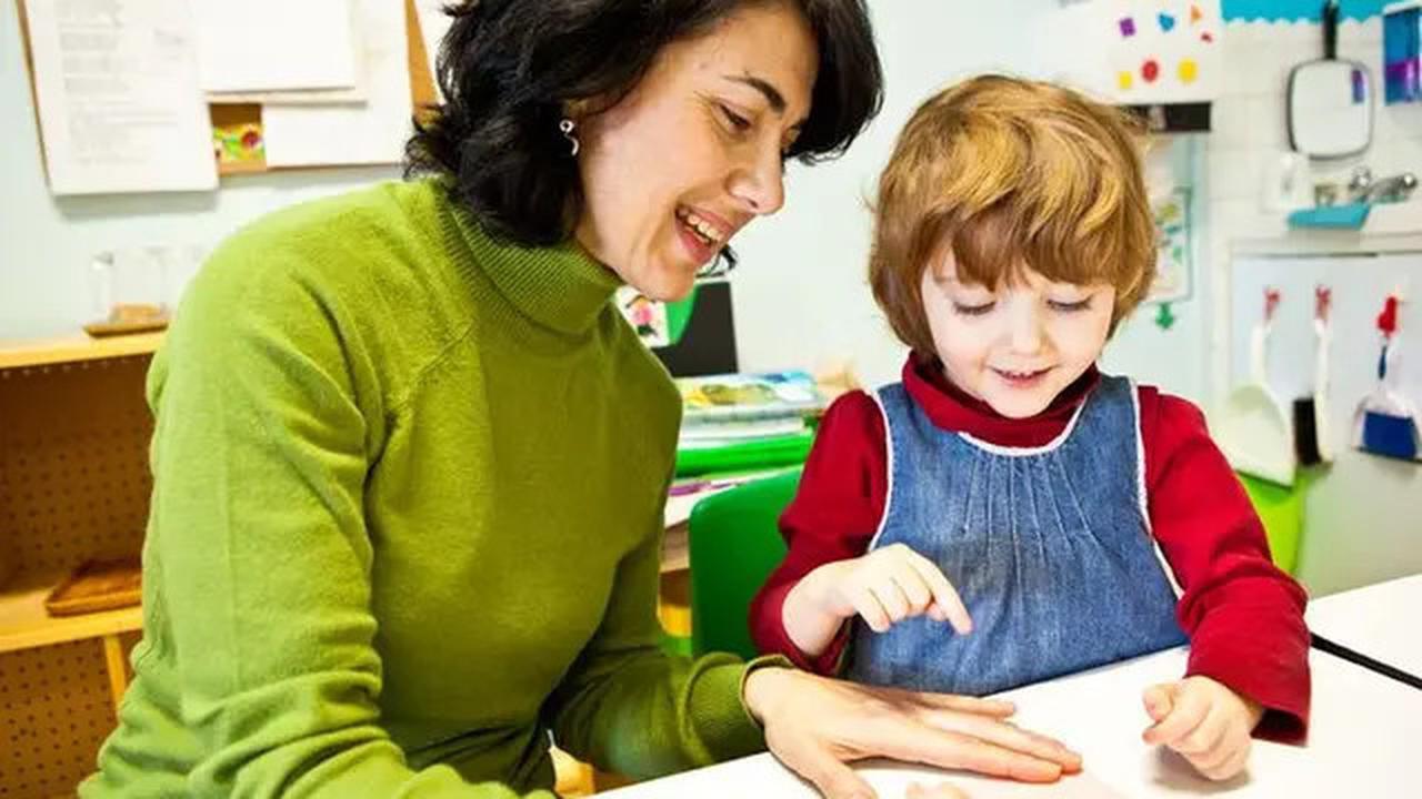 Tips Ampuh Mengajari Anak Menjadi Pribadi yang Ramah dan Disukai Banyak Orang