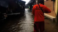 Usai fenomena Super Blue Blood Moon, ribuan rumah di Pekalongan, Jawa Tengah, terendam banjir, sedangkan ratusan pelajar gagal ujian. (Liputan6.com/Fajar Eko Nugroho)