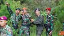 Citizen6, Situlembang: Prajurit TNI dari 3 matra (TNI AD, TNI AL dan TNI AU) itu berkumpul dalam rangka mengikuti latihan bersama yang akan dilaksanakan di wilayah Kalimantan Barat hingga Kalimantan Timur.  (Pengirim: Badarudin Bakri)