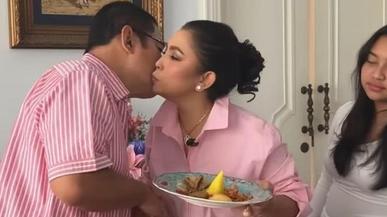 Potret Bambang Trihatmodjo ramai disebut awet muda. Penampilannya dinilai tak seperti yang sudah menginjak kepala tujuh.