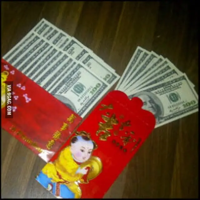 6 Isi Angpao dari Orang Terlalu Kaya Ini Bikin Senyum Lebar