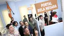 Suasana peninjuan sarana Laboratorium Bela Negara Badiklat Kemhan, Jakarta, Senin (11/4/2016). Laboratorium Bela Negara memiliki 4 ruang penunjang operasional diantaranya ruang kerja Portal Bela Negara dan iBOLZ. (Liputan6.com/Faizal Fanani)